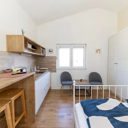 Meri-puntamika Apartman *