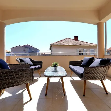 Meri-puntamika Apartamento Zadar