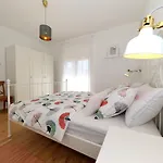 Meri-puntamika Apartmán *